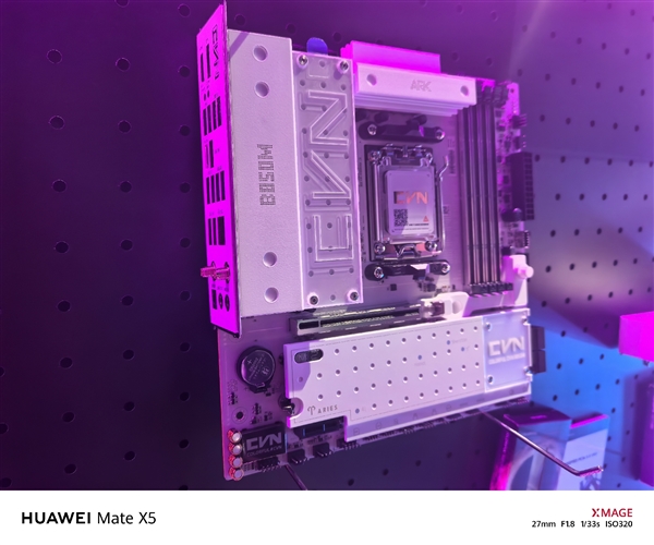 老虎機：爲AM5超頻而生！七彩虹X870E iGame Vulcan現身：2DIMM、5個M.2